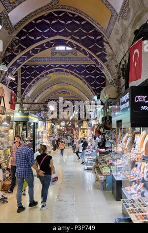 ISTANBUL, Turchia - 25 maggio : People shopping nel Grand Bazaar a Istanbul Turchia il 25 maggio 2018. Persone non identificate Foto Stock