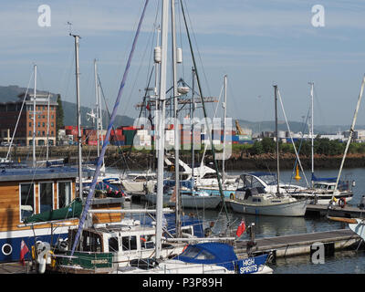 BELFAST, Regno Unito - circa giugno 2018: Belfast harbour marina Foto Stock