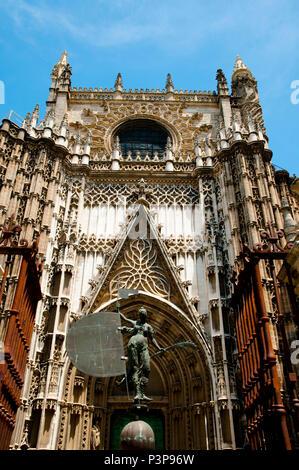 Il trionfo della fede statua - Siviglia - Spagna Foto Stock