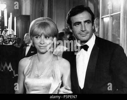 Pellicola originale titolo: GALIA. Titolo inglese: GALIA. Regista: GEORGES LAUTNER. Anno: 1966. Stelle: MIREILLE DARC; VENANTINO VENANTINI. Credito: X / Album Foto Stock