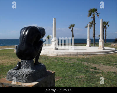 Spiaggia di Estepona lato parco della scultura Foto Stock