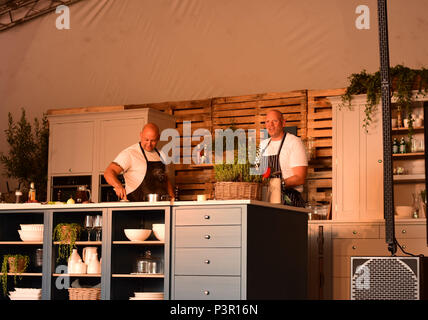 Chef celebrità Tom Kerridge presso il pub nel Parco festival, bagno, Giugno 2018 Foto Stock