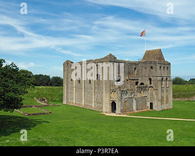 Il castello normanno in Castle Rising, Norfolk. Foto Stock