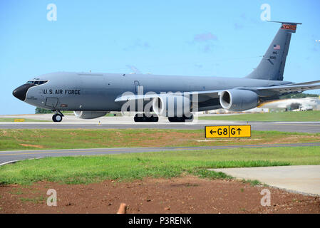 Una KC-135R Stratotanker dal 134Air Refuelling Wing taxi durante un esercizio a McGhee Tyson ANG Base, Tennessee. Foto Stock