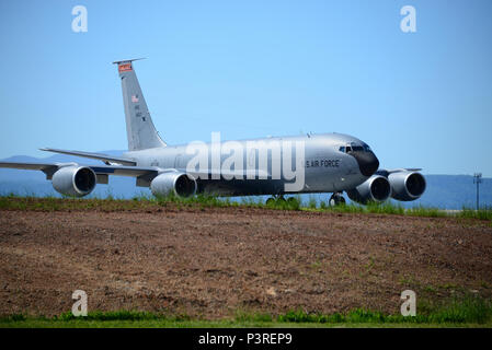 Una KC-135R Stratotanker dal 134Air Refuelling Wing taxi durante un esercizio a McGhee Tyson ANG Base, Tennessee. Foto Stock