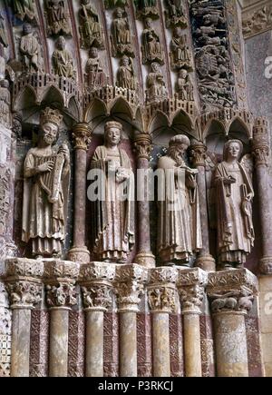 PORTICO DE LA MAJESTAD-COMUINICA EL INTERIOR DEL TEMPLO Y LA SACRISTIA-ESCULTURA POLICROMATO-S XIII. Posizione: COLEGIATA DE SANTA MARIA LA MAYOR, Toro, Zamora, Spagna. Foto Stock