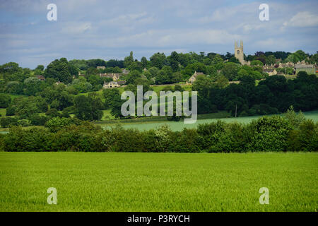 Villaggio Collyweston visto dal Jurassic così come passa attraverso il Welland Valley Foto Stock