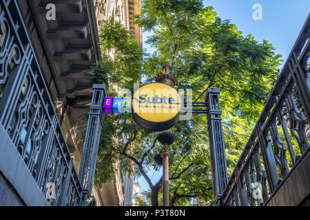 La metropolitana (Subte) Segno in uscita della metropolitana di Buenos Aires - Buenos Aires, Argentina Foto Stock