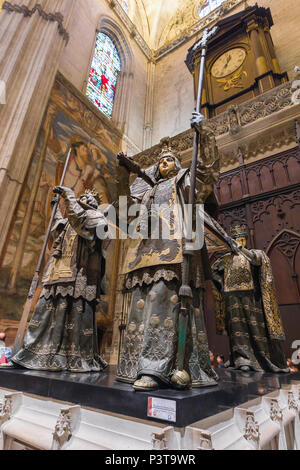 Cattedrale di Siviglia, vista di fronte della tomba di Cristoforo Colombo (Cristobal Colon) nella Cattedrale di Siviglia (Catedral), Spagna. Foto Stock