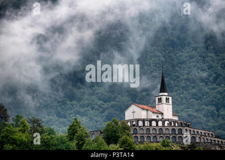 L'Italiano Charnel House o ossario a Kobarid in Soca valley in Slovenia. Foto Stock