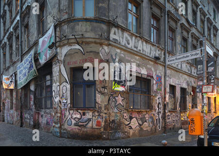 Berlino, Germania, occupato casa in Kleine Rosenthaler Strasse angolo in Linienstrasse Berlin-Mitte Foto Stock