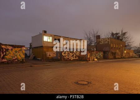 Berlino, Germania, Baucontainer e il Club di Rosi in Revaler Strasse a Berlino-friedrichshain Foto Stock