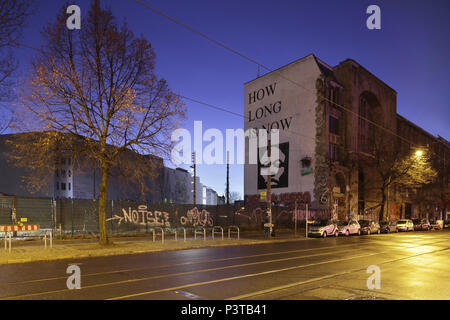 Berlino, Germania, terreni non attrezzati e il Kunsthaus Tacheles in Oranienburger Strasse in Berlin-Mitte Foto Stock