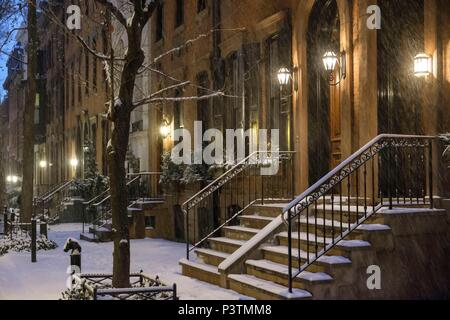 Storico case di riga su Delancet Street nella neve, Philadelphia, Pennsylvania, STATI UNITI D'AMERICA Foto Stock