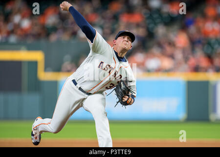 Houston, TX, Stati Uniti d'America. Il 18 giugno, 2018. Houston Astros lanciatore di rilievo sarà Harris (36) passi durante un Major League Baseball gioco tra Houston Astros e il Tampa Bay Rays al Minute Maid Park a Houston, TX. Astros ha vinto il gioco da 5 a 4.Trask Smith/CSM/Alamy Live News Foto Stock