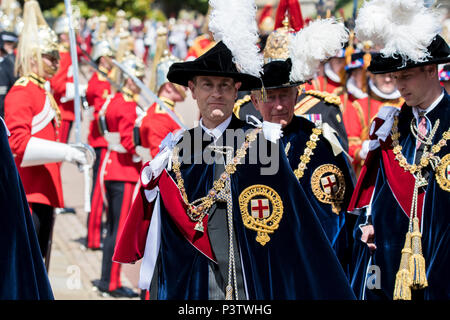 Il Castello di Windsor, Regno Unito. 18 Giugno 2018 - Sua Altezza Reale il Principe Edward arriva all'Ordine della Giarrettiera cerimonia nel parco del Castello di Windsor, Regno Unito. Indossava il pieno Garter regalia. Sua Maestà la regina ha rotto con la tradizione e siamo arrivati in auto. Credito: Benjamin Wareing/Alamy Live News Foto Stock