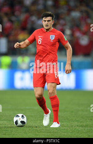 Volgograd, Russia. Il 18 giugno, 2018. 18 giugno 2018, Russia, Volgograd: Calcio: World Cup, Tunisia vs Inghilterra, stadi di gruppo, gruppo G, Volgograd Stadium. Inghilterra Harry Maguire con la palla. Credito: Andreas Gebert/dpa/Alamy Live News Foto Stock