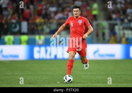 Volgograd, Russia. Il 18 giugno, 2018. 18 giugno 2018, Russia, Volgograd: Calcio: World Cup, Tunisia vs Inghilterra, stadi di gruppo, gruppo G, Volgograd Stadium. Inghilterra Harry Maguire con la palla. Credito: Andreas Gebert/dpa/Alamy Live News Foto Stock
