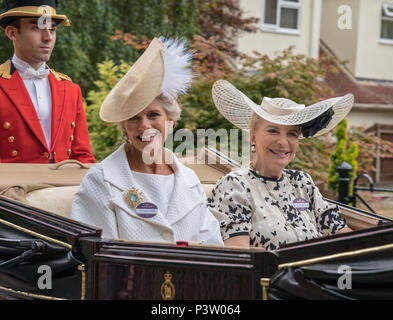 Royal Ascot, Berkshire, Regno Unito. Xix Jun, 2018. Royal Ascot Carrello processione Credito: Chris Miller/Alamy Live News Foto Stock