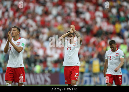 Spartak Stadium, Mosca, Russia. 19 giugno 2018. Coppa del Mondo FIFA Football, gruppo H, Polonia contro il Senegal; Jan Bednarek, Dawid Kownacki, Maciej Rybus ringraziare i propri tifosi dopo la loro perdita Credito: Azione Sport Plus/Alamy Live News Foto Stock