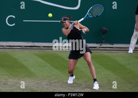 Birmingham, Regno Unito. Xix Jun, 2018. Garbine Muguruza della Spagna in azione durante la sua partita contro Anastasia Pavlyuchenkova della Russia . Natura Valle Classic 2018, internazionale di tennis femminile, giorno 2 al Edgbaston Priory Club a Birmingham, Inghilterra martedì 19 giugno 2018. pic da Andrew Orchard/Alamy Live News Foto Stock