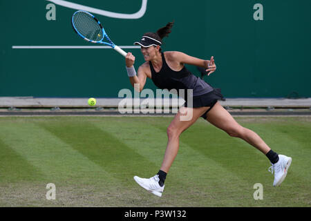 Birmingham, Regno Unito. Xix Jun, 2018. Garbine Muguruza della Spagna in azione durante la sua partita contro Anastasia Pavlyuchenkova della Russia . Natura Valle Classic 2018, internazionale di tennis femminile, giorno 2 al Edgbaston Priory Club a Birmingham, Inghilterra martedì 19 giugno 2018. pic da Andrew Orchard/Alamy Live News Foto Stock