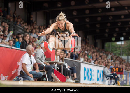 Ratingen, Deutschland. 17 Giugno, 2018. Carolin SCHAEFER (Schafer) (GER/LG Eintracht Francoforte) azione. Donne Salto in lungo, su 17.06.2018 Atletica Stadtwerke Ratingen tutti-intorno all incontro, dal 16.06. -17.06.2018 in Ratingen/Germania. | Utilizzo di credito in tutto il mondo: dpa/Alamy Live News Foto Stock