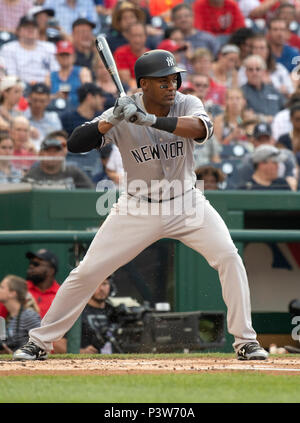 In caso di pioggia. 16 Maggio, 2018. New York Yankees terzo baseman Miguel Andujar (41) pipistrelli nel secondo inning contro i cittadini di Washington a cittadini Parco di Washington, DC il lunedì, 18 giugno 2018. Questo è il gioco che è stato programmato per essere riprodotti su maggio 16, 2018, che è stata rinviata a causa della pioggia. Credito: Ron Sachs/CNP (restrizione: NO New York o New Jersey o giornali quotidiani nel raggio di 75 miglia da New York City) | utilizzo del credito in tutto il mondo: dpa/Alamy Live News Foto Stock