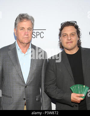 Hollywood, Stati Uniti d'America. 19 giugno 2018. Produttori, presso il Los Angeles Premiere di confini presso il teatro egiziano in Hollywood, la California il 19 giugno 2018. Credito: Faye Sadou/media/punzone Alamy Live News Foto Stock