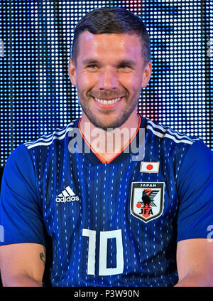 Lukas Podolski, 19 giugno 2018, Tokyo, Giappone : attaccante Lukas Podolski del Giappone del Vissel Kobe assiste il pubblico visualizzazione evento per la Coppa del Mondo FIFA Russia 2018 match tra il Giappone e la Colombia all'Aqua City Odaiba a Tokyo in Giappone il 19 giugno 2018. Foto Stock