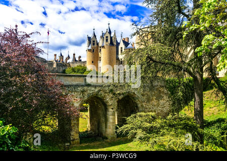 Montreuil-Bellay impressionante castello medievale,con vista sui giardini, Valle della Loira, Francia. Foto Stock