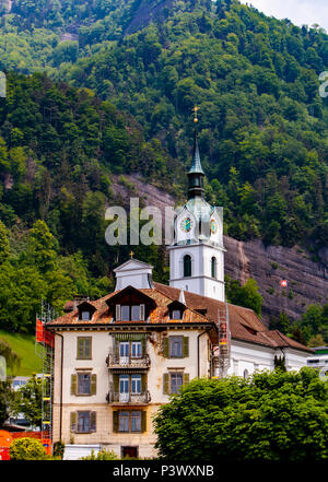 Vista in città Vitznau sul lago di Lucerna in Svizzera Foto Stock