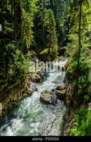 - Breitachklamm Gorge con il fiume nel sud della Germania Foto Stock