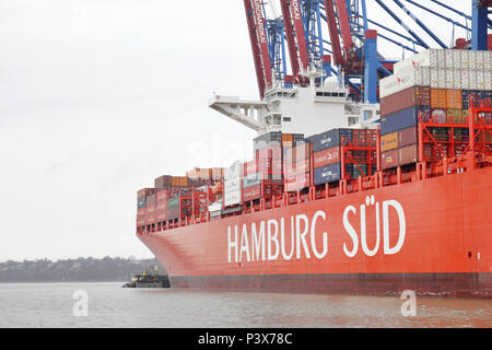 Amburgo, Germania, contenitore tappo nave San Augustin e ponti per container al terminale per container Eurogate nel porto di Amburgo Foto Stock