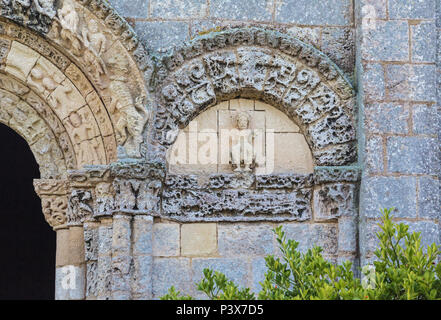 Talmont sur Gironde, Charente-Maritime reparto, Poitou-Charentes. Chiesa romanica di Sainte-Radegonde, costruito 1094 Annuncio. La figura di Cristo in Majes Foto Stock