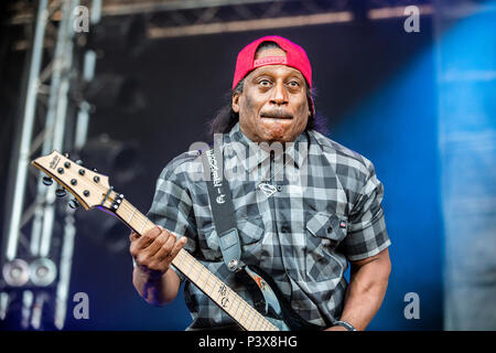 La Svezia Solvesborg - Giugno 07, 2018. Body Count, American heavy metal band, esegue un concerto dal vivo durante la Presidenza svedese music festival Sweden Rock Festival 2018. Qui il chitarrista Ernie C è visto dal vivo sul palco. (Photo credit: Gonzales foto - Terje Dokken). Foto Stock