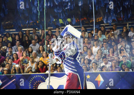 Quadrilha Paixão Junina (Cuité - PB), se apresenta com o tema 'Açucena - Flor da Paixão' no último dia como uma das 8 finalistas do concurso da 15ª edição do Concurso de Quadrilhas Juninas da Paraíba. Apresentação ocorreu na quinta-Feira (23) de junho no Parque do Povo, duranti o Maior São João do Mundo em Campina Grande - PB. Foto Stock