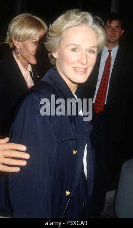 BEVERLY HILLS, CA - novembre 14: attrice Glenn Close assiste il " per i Boys' Beverly Hills Premiere il 14 novembre 1991 presso l'Accademia Teatro di Beverly Hills, la California. Foto di Barry re/Alamy Stock Photo Foto Stock