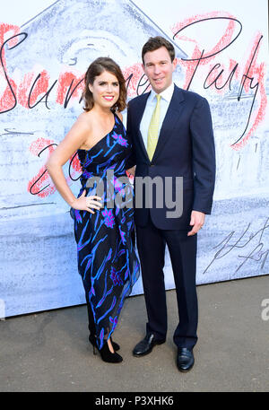 La principessa Eugenie di York e Jack Brooksbank frequentando la serpentina festa estiva 2018 tenutasi presso la serpentina gallerie Pavilion, Kensington Gardens, Londra. Foto Stock