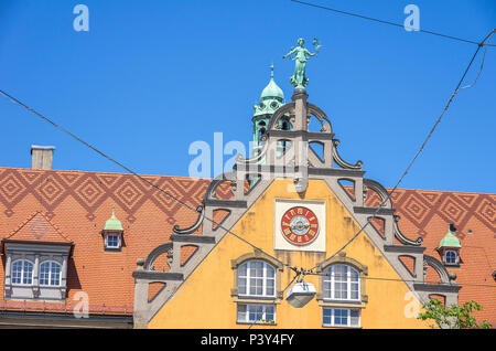 Lindau am Bodensee, Baviera, Germania - Timpano di ex principale ufficio postale. Foto Stock