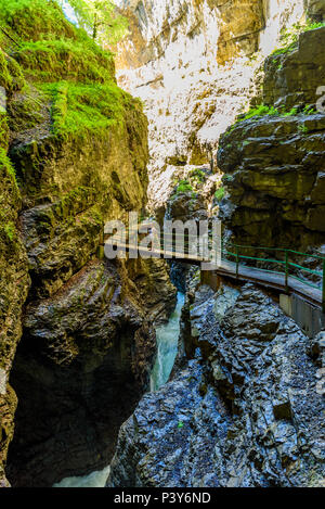 - Breitachklamm Gorge con il fiume nel sud della Germania Foto Stock