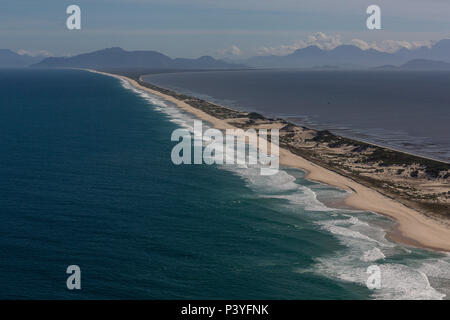 Vista aérea da Restinga da Marambaia, Barra de Guaratiba, Rio de Janeiro - RJ - Brasil. Foto Stock