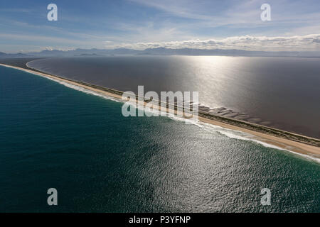 Vista aérea da Restinga da Marambaia, Barra de Guaratiba, Rio de Janeiro - RJ - Brasil. Foto Stock