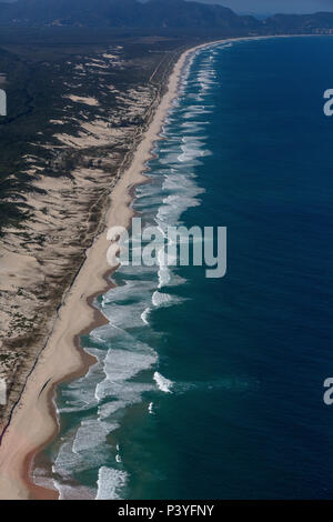 Vista aérea da Restinga da Marambaia, Barra de Guaratiba, Rio de Janeiro - RJ - Brasil. Foto Stock