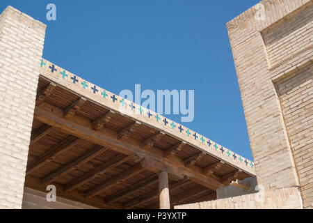 Antico soffitto in legno a Bukhara, Asia centrale Foto Stock