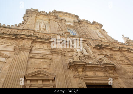 Esempio di sud italiano in stile barocco, Duomo chiesa in Lecce sul tramonto Foto Stock