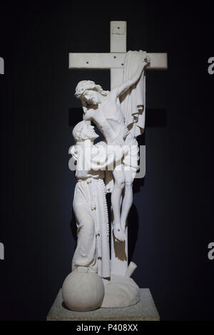 Cristo crocifisso abbraccia San Francesco d Assisi. Statua in marmo di scuola portoghese del XIX secolo esposta nella casa di spedizione dell'ordine (Casa de Despachos) del convento francescano (convento franciscano) a Porto, Portogallo. Foto Stock