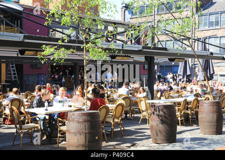 Vivace Soho bar sulla piazza Concerto in Liverpool, il Merseyside, in NW England, Regno Unito Foto Stock