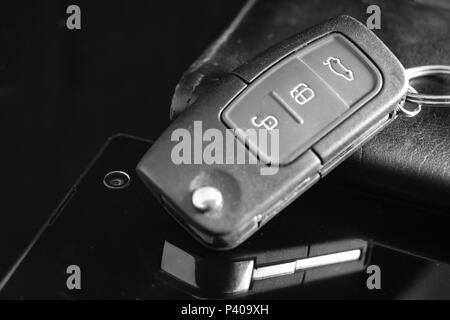 Portafoglio telefono con chiave per auto tutto nero Foto Stock