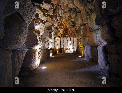 Fortezza preistorica nuraghe Santu Antine, vicino a Torralba, Sardegna, Italia Foto Stock